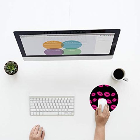 Crafty Worth p mouse pad lips Mouse pad Round Mouse Pad for Laptop/pc (9X9 Inches) - alternate view